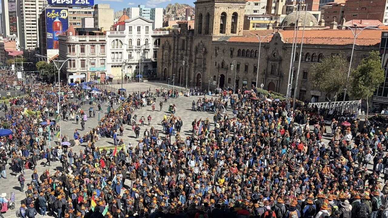 Gobierno pide levantar los bloqueos en cuanto se instale el diálogo: "No hay por qué castigar a la población"