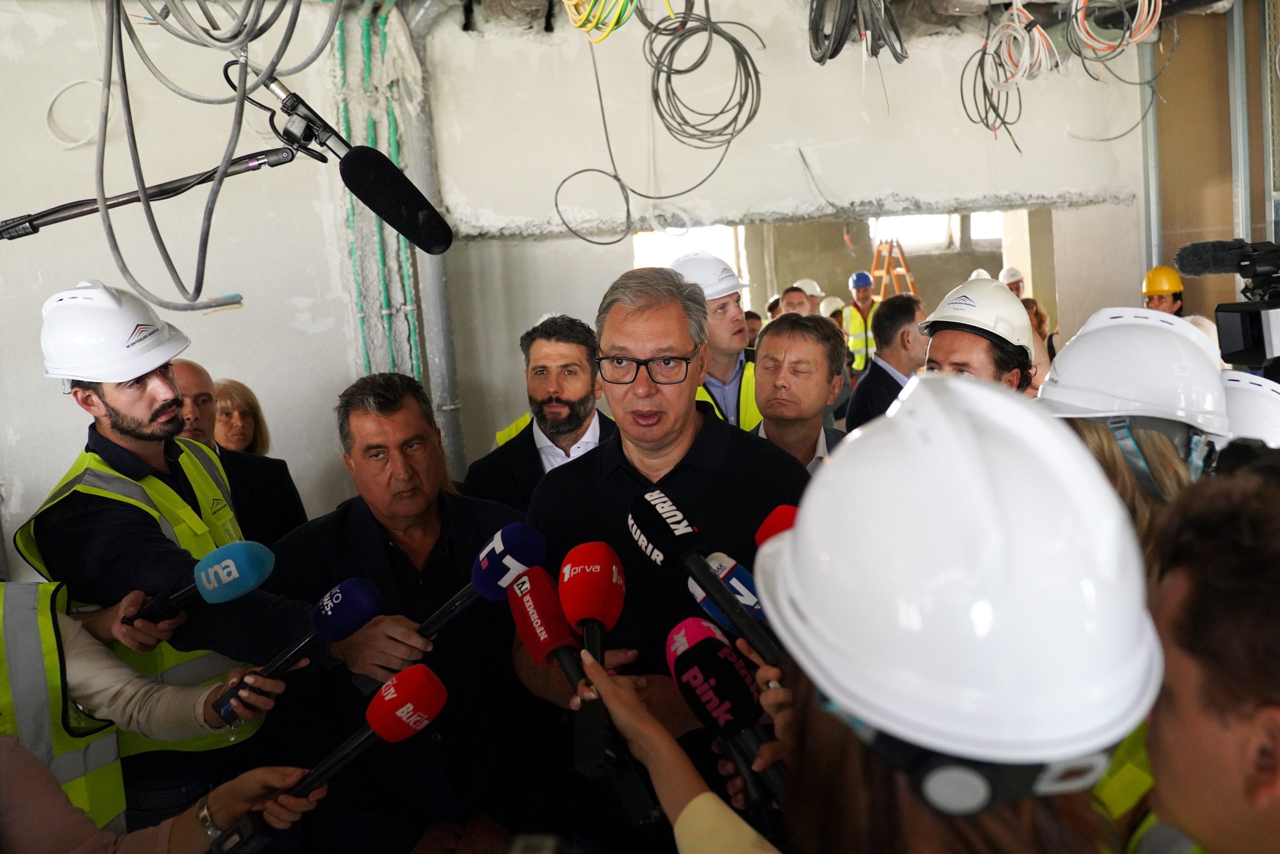 Istorijska ulaganja u zdravstvo: Vučić obišao radove na Klinici za ginekologiju i akušerstvo, najavljena modernizacija porodilišta širom Srbije