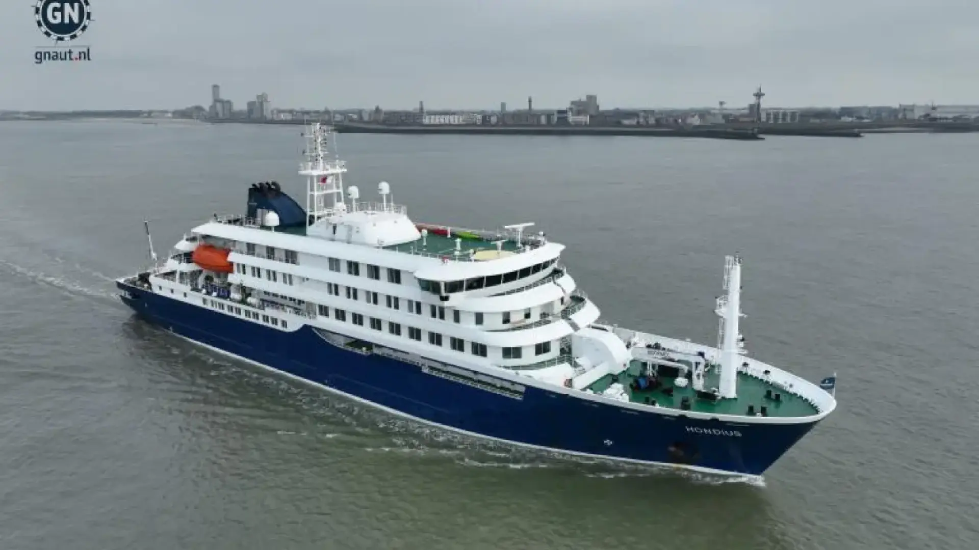  Un pasajero del MV Hondius: "El capitán nos dijo que había un viajero muerto por causas naturales y todos abrazamos a su viuda" 
