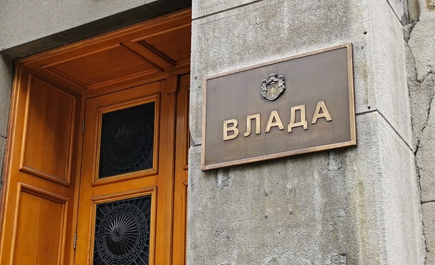 Vlada Srbije šalje 330.000 flašica vode ugroženim opštinama Moravičkog okruga