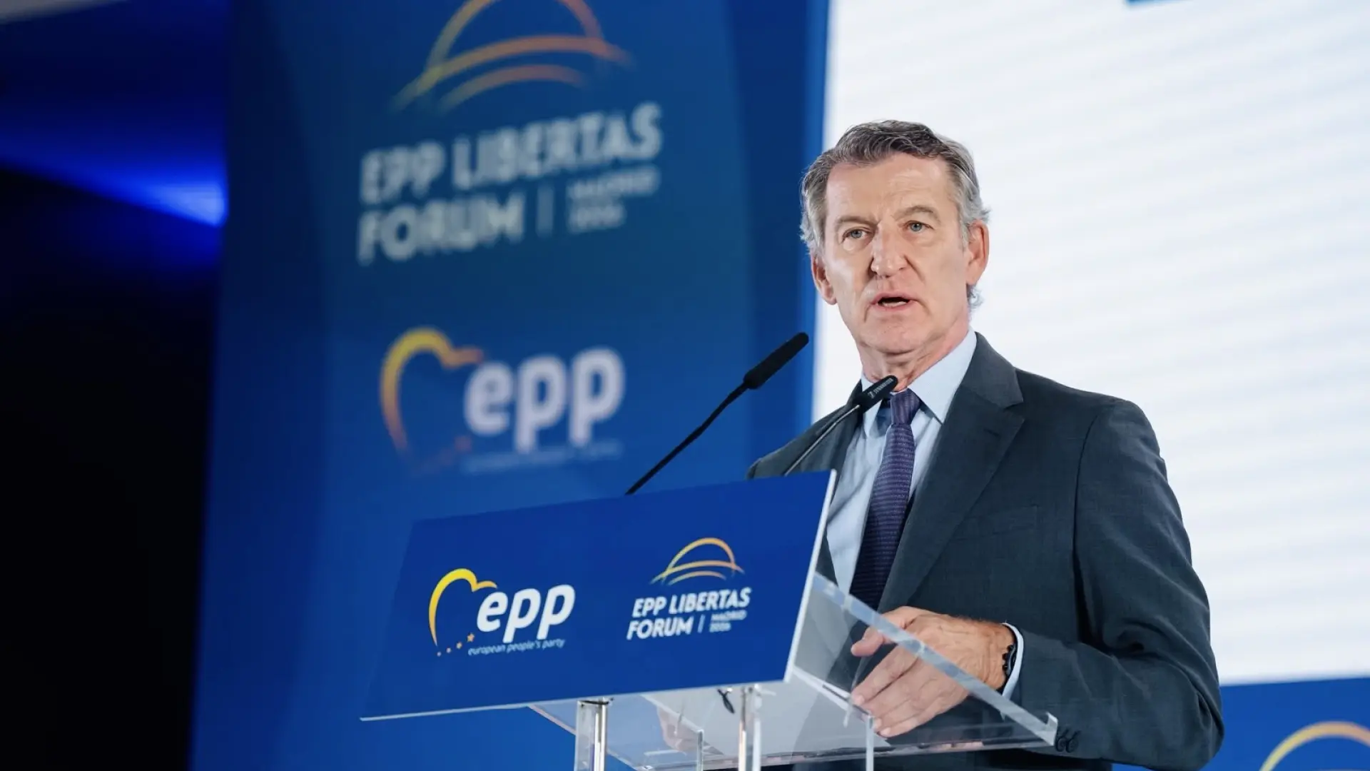  Feijóo acusa a Sánchez de ser un "presidente autoritario" y anima a "quitarle la careta" en una cumbre mundial 