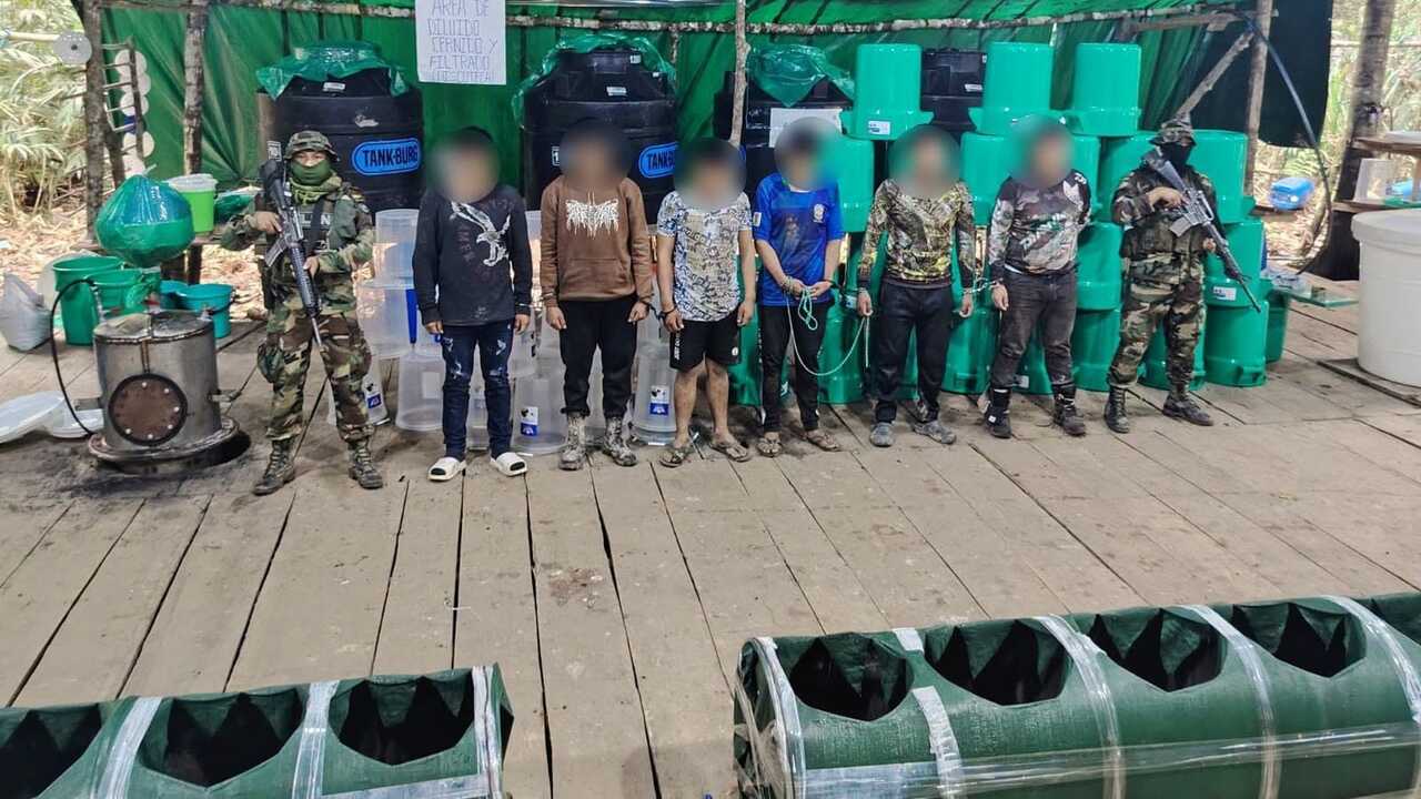 FELCN destruye dos laboratorios de droga y aprehende a seis personas en Villa Tunari
