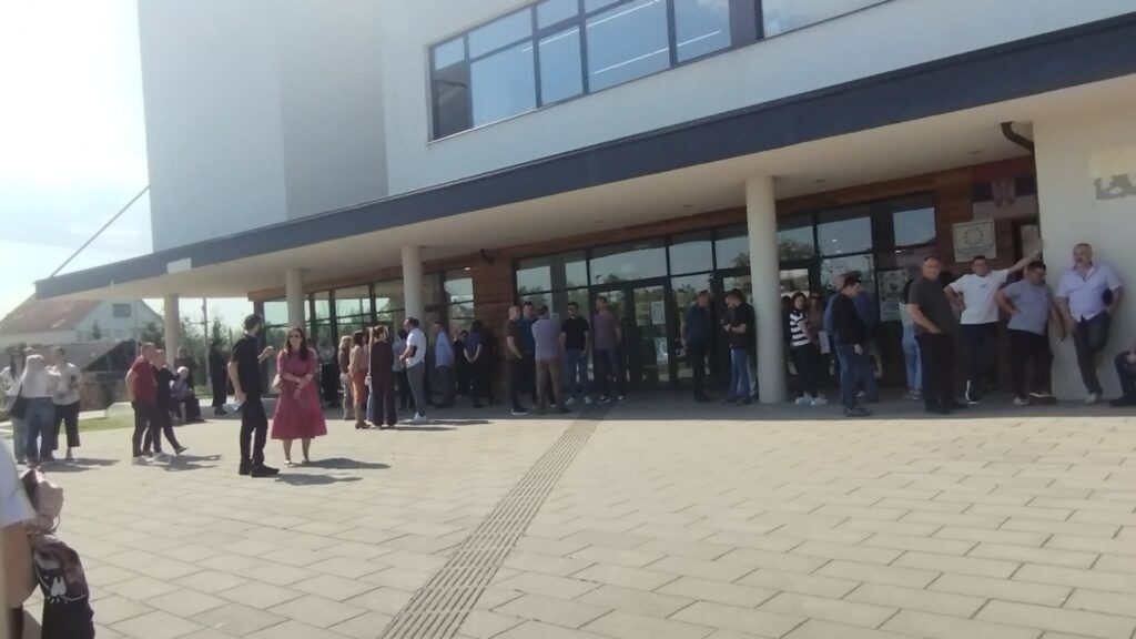Protesti radnika obrazovnih i zdravstvenih ustanova nastavljeni i danas