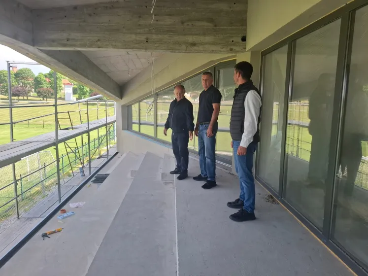Napreduju radovi na uređenju svlačionica ŠRC Moslavac