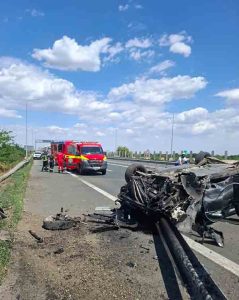 Accident  pe autostradă: o femeie a fost transportată la spital