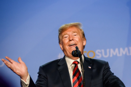 Trump diz que EUA estão a assumir controlo do estreito de Ormuz 