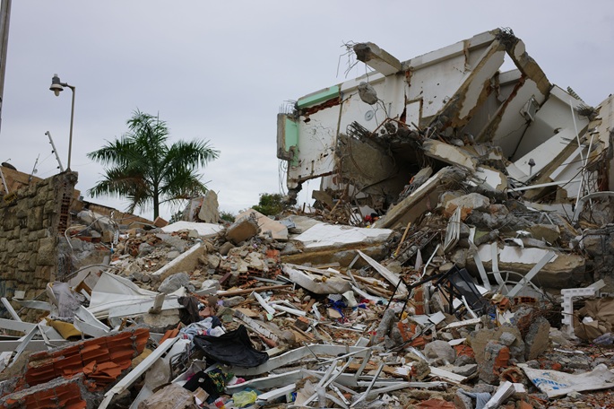 Venezuela quake death toll rises to 4,561