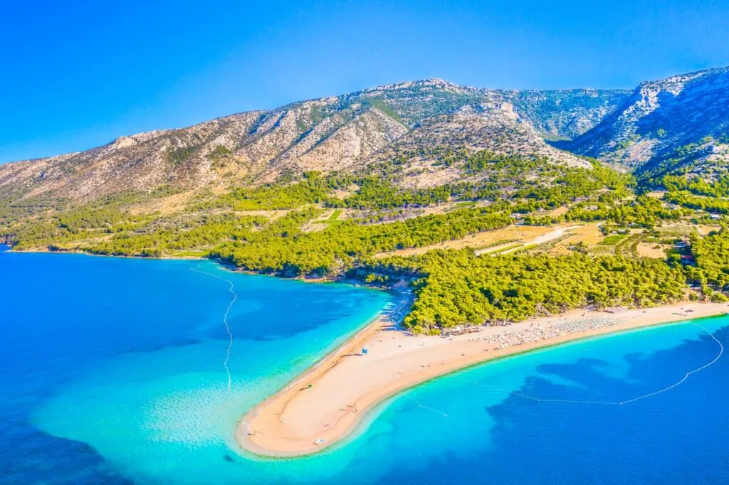 Sremska Mitrovica ima svoj prozor ka Jadranu: Počele prijave za letovanje 2026, Hvar među najtraženijim destinacijama