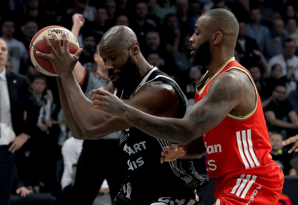 CRVENA ZVEZDA - PARTIZAN: Crveno-beli za majstoricu, crno-beli za finale