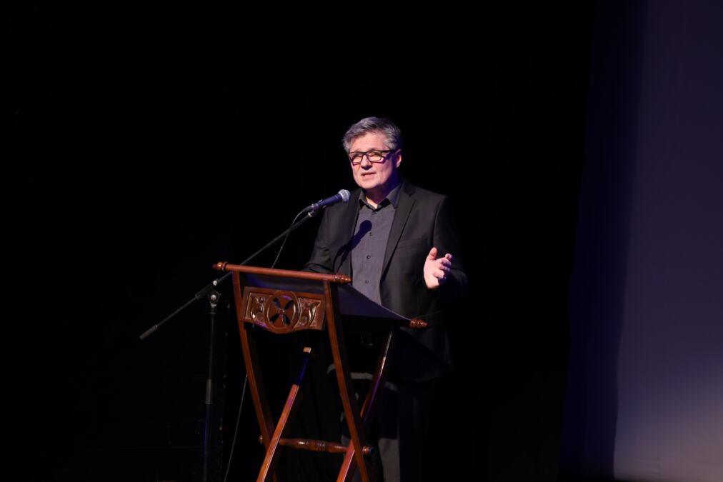 Nebojša Dugalić govorio misli vladike Nikolaja Velimirovića: Održano veče posvećeno velikom duhovniku, izvedena i pesma na fruli koju je svetac svirao (VIDEO)