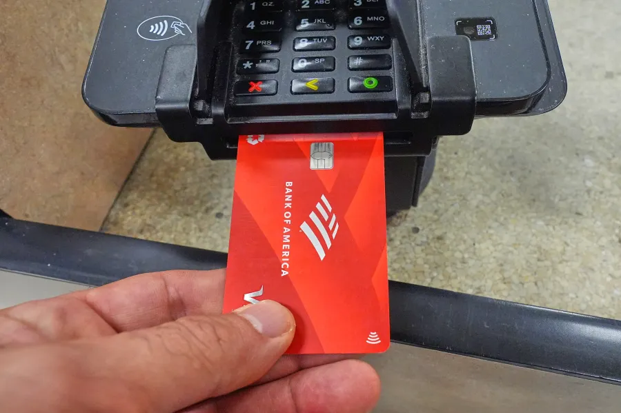Americans falling behind on $1.25 trillion in credit card bills