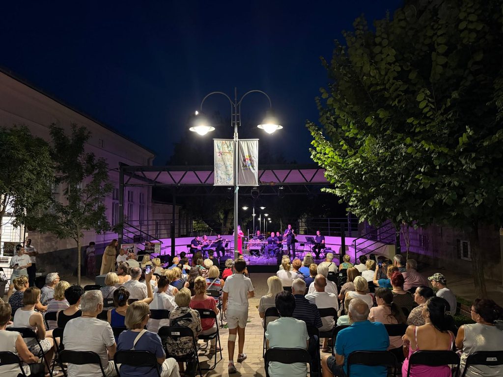 USPEŠNO ODRŽANO „VEČE SRPSKE MUZIKE“ NA TRGU KULTURE: Emotivno veče i pesma koja je ujedinila Smederevsku Palanku
