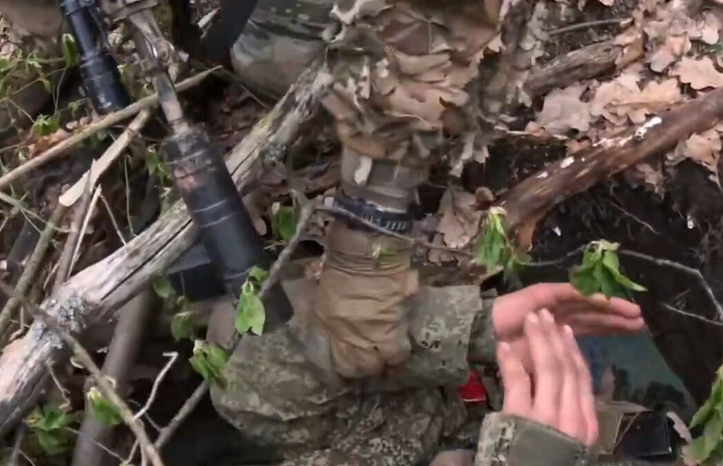 UKRAJINSKI SPECIJALCI IZNENADILI RUSKE VOJNIKE U ŠUMI: Objavljen snimak vojne akcije, pogledajte šta se dogodilo! (VIDEO)