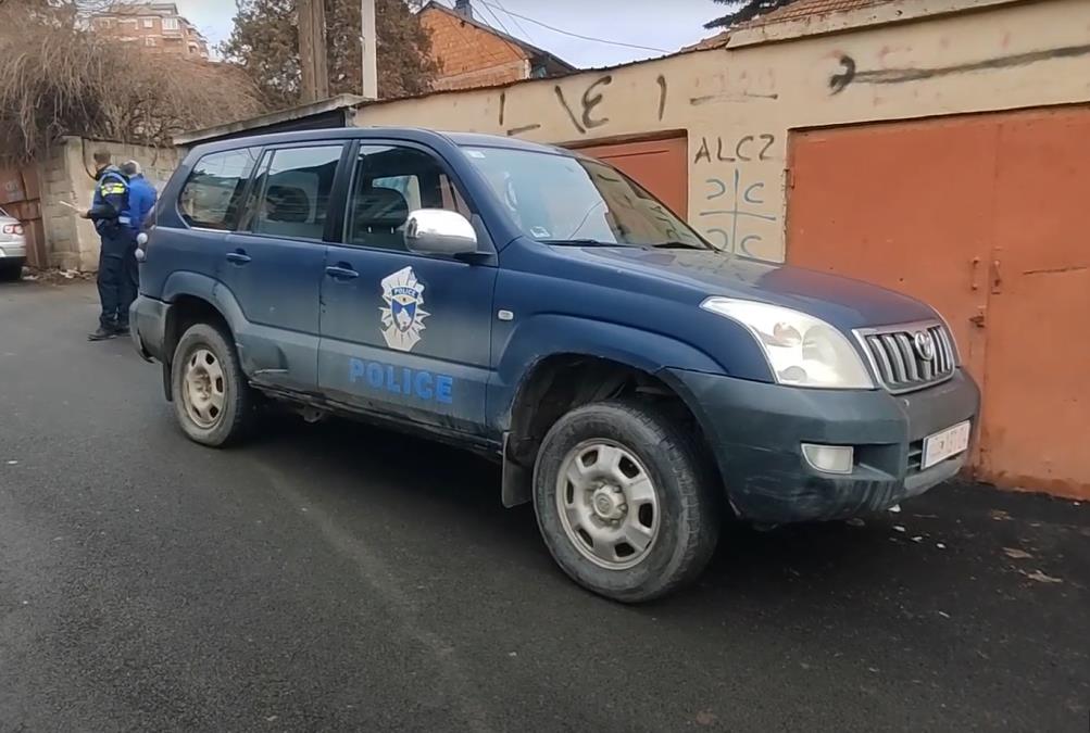 KRVAVI OBRAČUN: Muškarac nasmrt izboden posle svađe, jedan napadač se predao, drugi pobegao! 