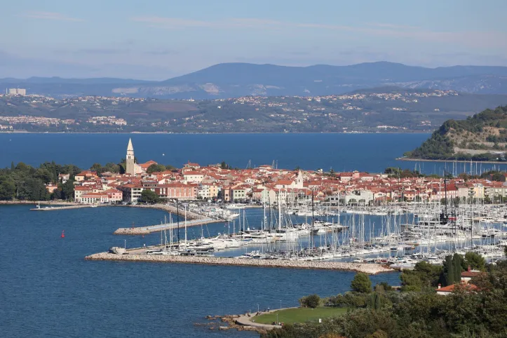 Pomembno za obiskovalce Izola! – Odsvetuje se kopanje Pri svetilniku (na vzorčnem mestu pomol) ter v Naravnem kopališču Delfin