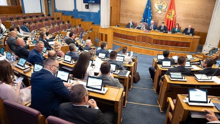 ZBOG EVROPE NOVI USTAV: Poslanici Skupštine Crne Gore usvojili izmene najvišeg pravnog akta koje se odnose na rad pravosuđa
