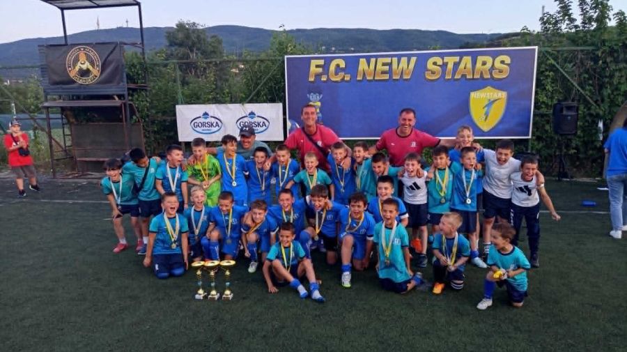 ŠAMPIONI IZ LESKOVCA ZABLISTALI U SKOPLJU – DVE ZLATNE MEDALJE I TRI FINALA NA TURNIRU „NEW STARS“