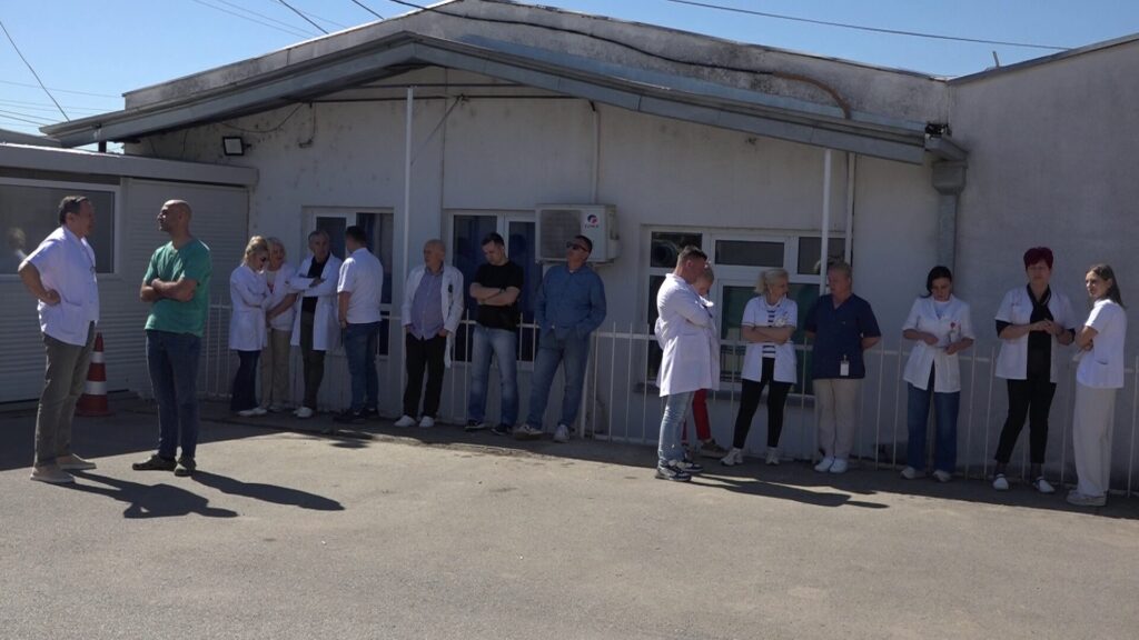 Skupovi podrške uhapšenim direktorima i danas širom opštine Gračanica
