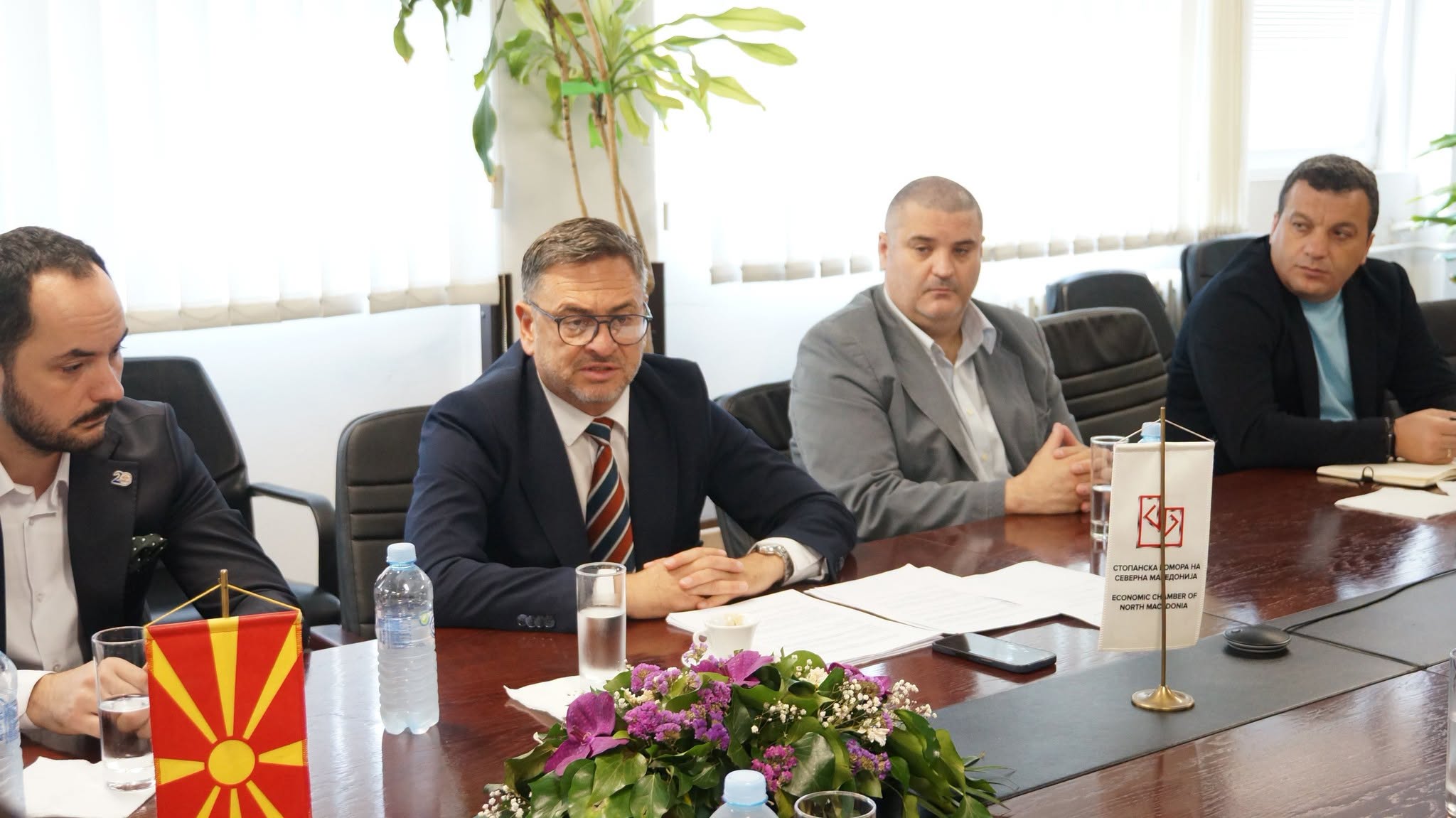 Risteski gi sedna na edna masa pretstavnicite od najgolemite stopanski komori vo državava