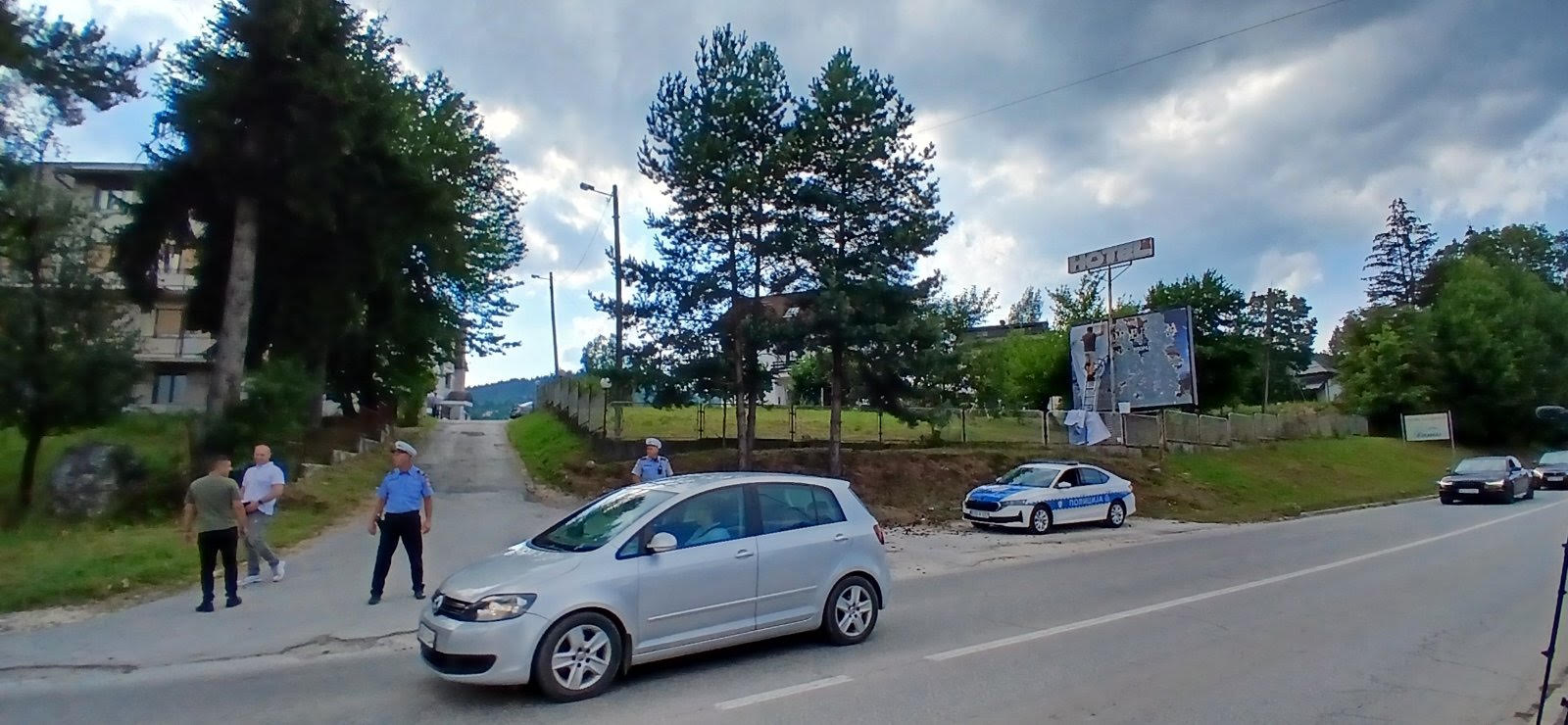 DODIK NA PALE STIGAO HELIKOPTEROM: Dok glumi predsjednika Srpske, obezbjeđenje blokiralo prilaze (VIDEO)