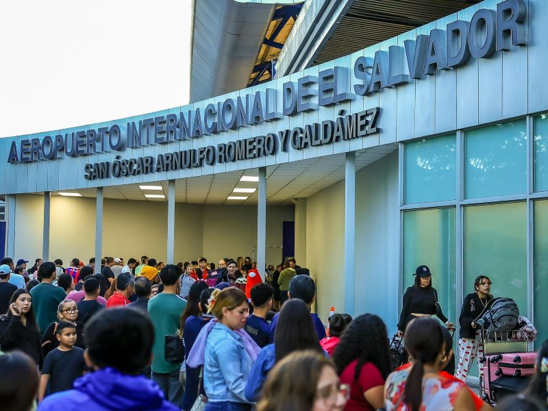 Proponen que extranjeros con residencia vivan al menos 3 meses al año en El Salvador