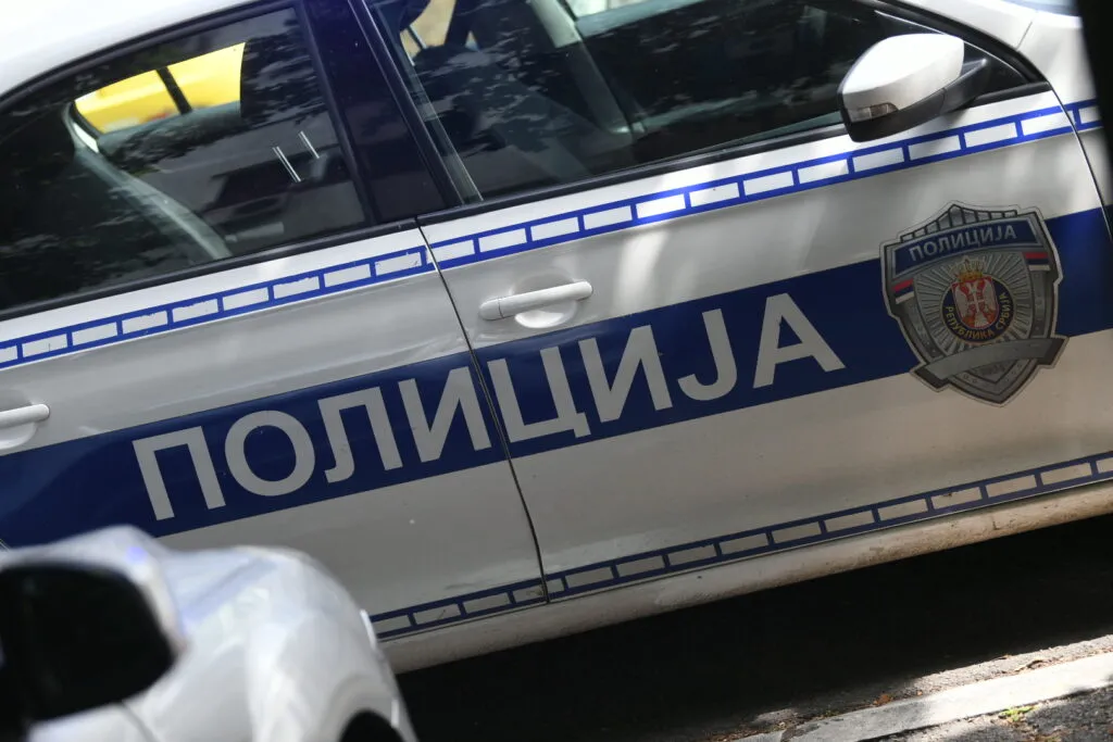 Uhapšena dvojica mladića u Beogradu: Zapalili jedan lokal na Zvezdari i pokušali još jedan na Vračaru
