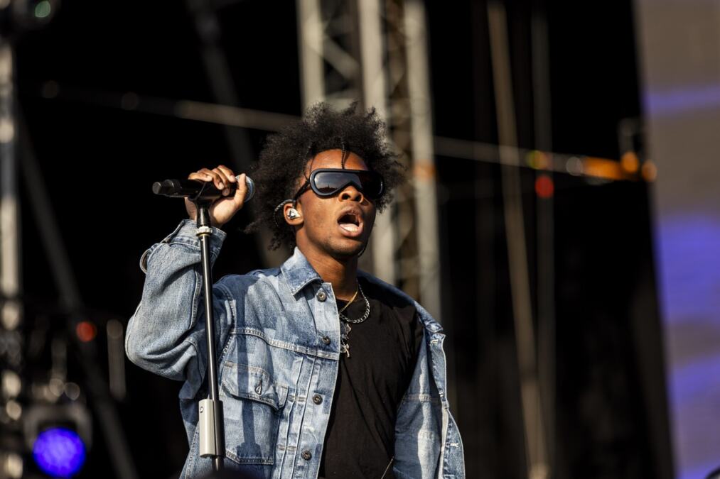 Popularni pevač uhapšen zbog ubistva tinejdžerke: Inspektori pronašli delove tela devojčice u njegovoj Tesli