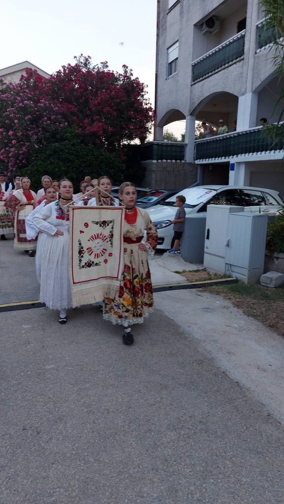 KUD “Ivančice” sudjelovao na Smotri otočnog folklora na otoku Pašmanu
