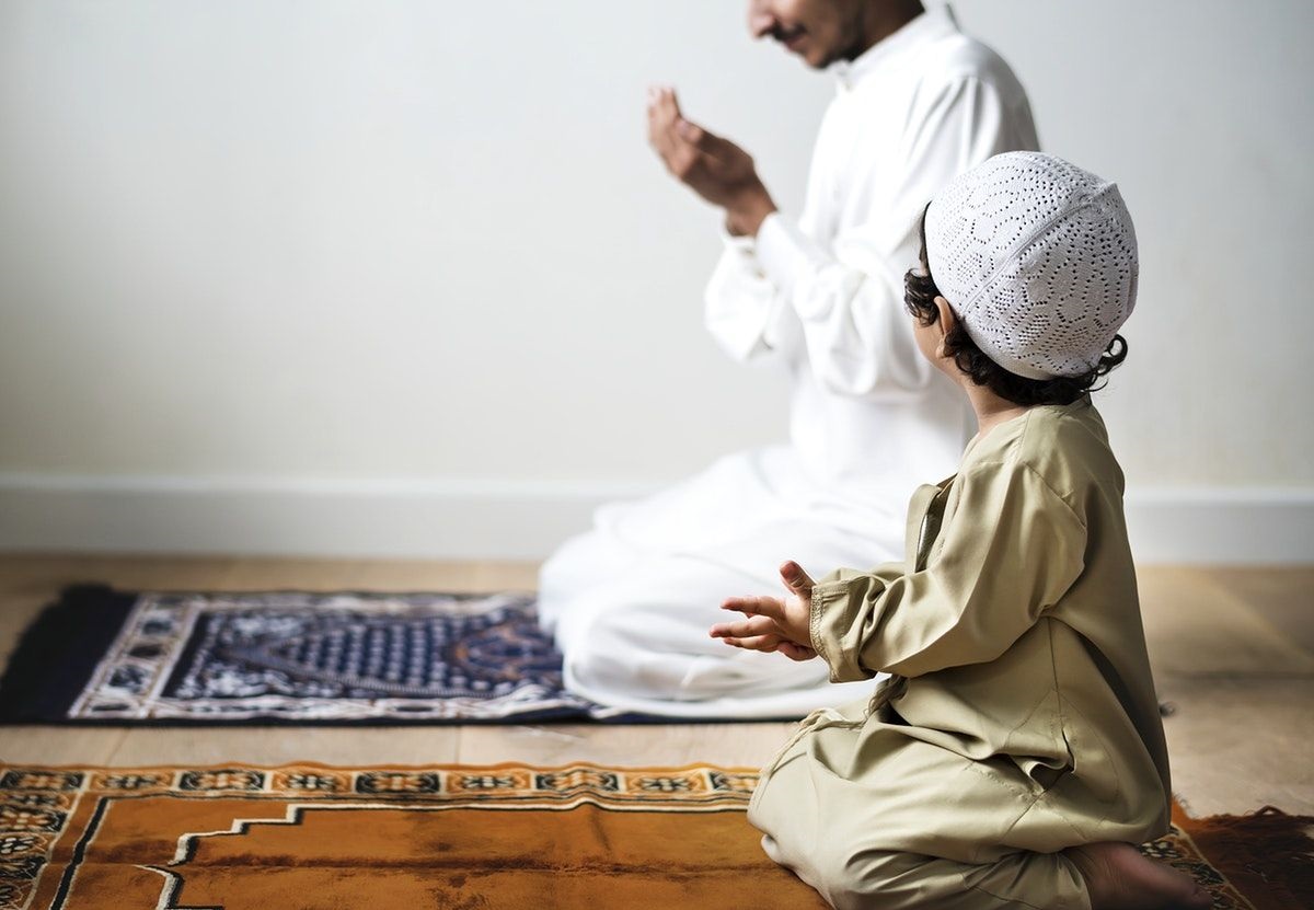 التربية بالقدوة تثمر في تعظيم شعائر الله