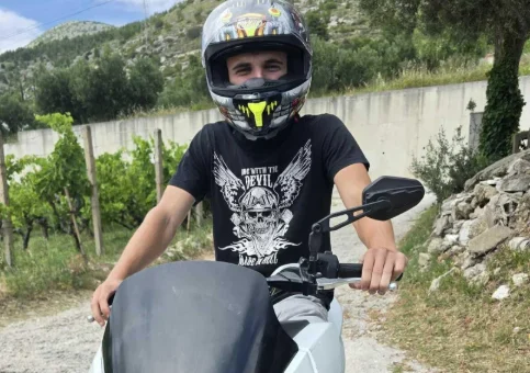 Kako je jedna obična kaciga digla pola Dubrovnika na noge: građani su se baš naljutili, oglasio se i pokradeni mladić...