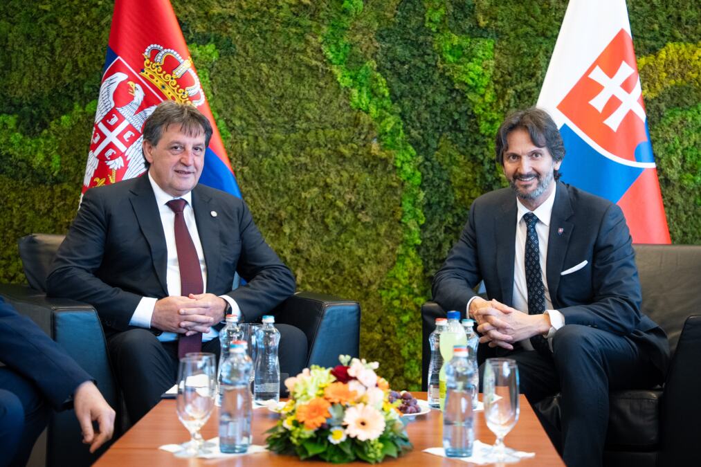 SASTANAK MINISTRA GAŠIĆA I MINISTRA KALINAKA U BRATISLAVI: Razgovori o bezbednosti i jačanju odbrambene saradnje (FOTO)