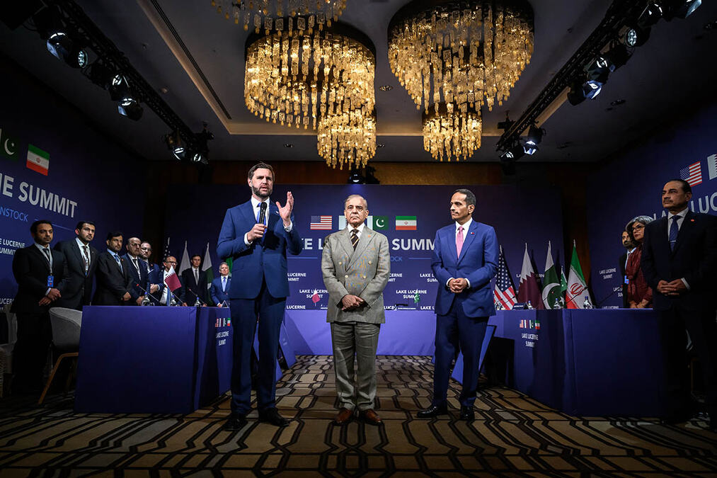 TENZIJE NA PREGOVORIMA U ŠVAJCARSKOJ: Iranci odbili da se slikaju sa američkim diplomatama tokom sastanka (FOTO)