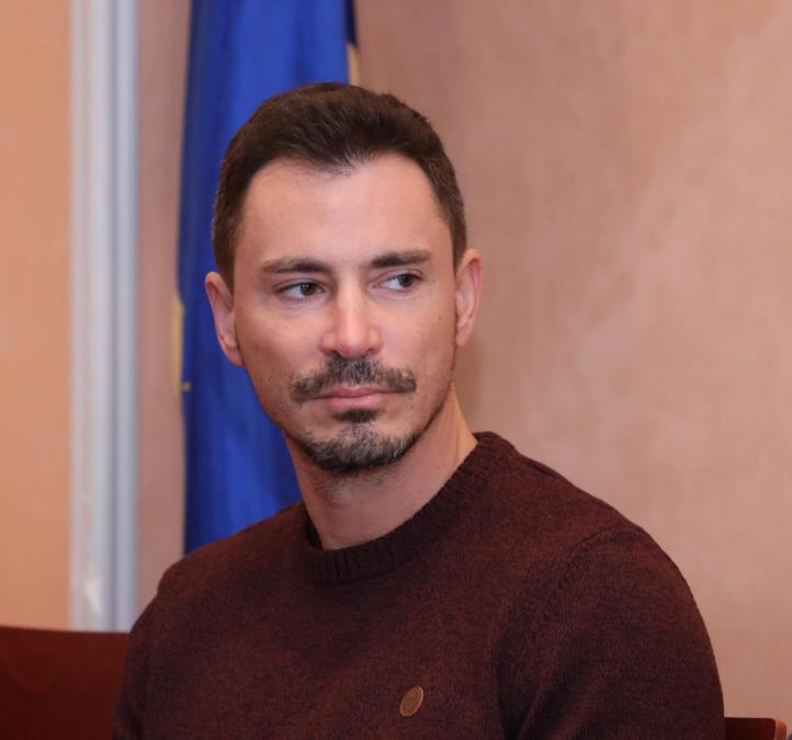 IDENTIFIKOVAN NAPADAČ KOJI JE RAZBIO TELEFON REDITELJU STEVANU FILIPOVIĆU: Policija traga za još dvojicom aktera incidenta, evo šta je izjavio uhapšeni