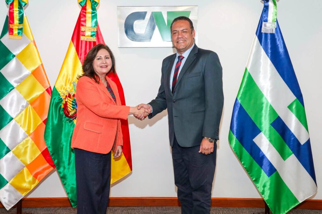 Revilla coordina agenda de cooperación con la CAF y el gobernador de Arica