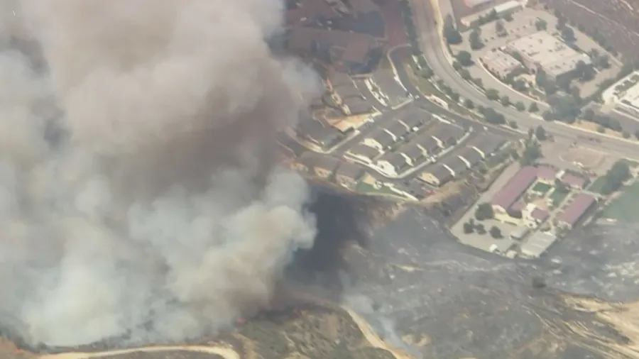 Pointe Fire breaks out in Santa Clarita amid scorching temperatures; forward progress stopped