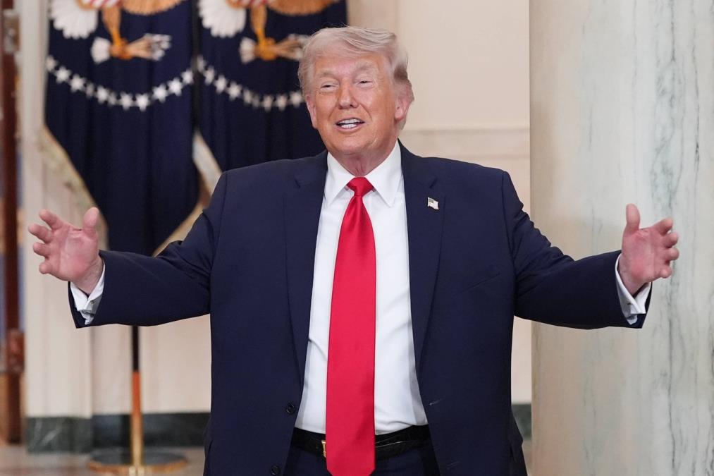 ROĐENJE U AMERICI VIŠE NIJE DOVOLJNO ZA STICANJE DRŽAVLJANSTVA? Tramp ne odustaje od svog plana da se ovo pravo UKINE!