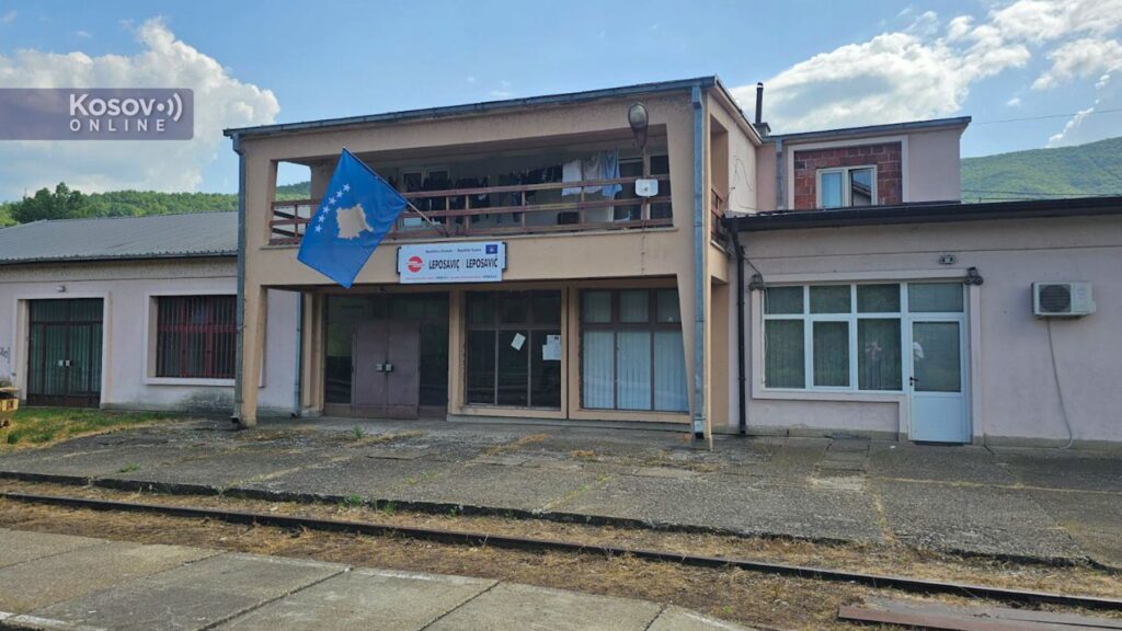 Železnička infrastruktura Kosova uz asistenciju policije preuzela stanice u Zvečanu i Leposaviću