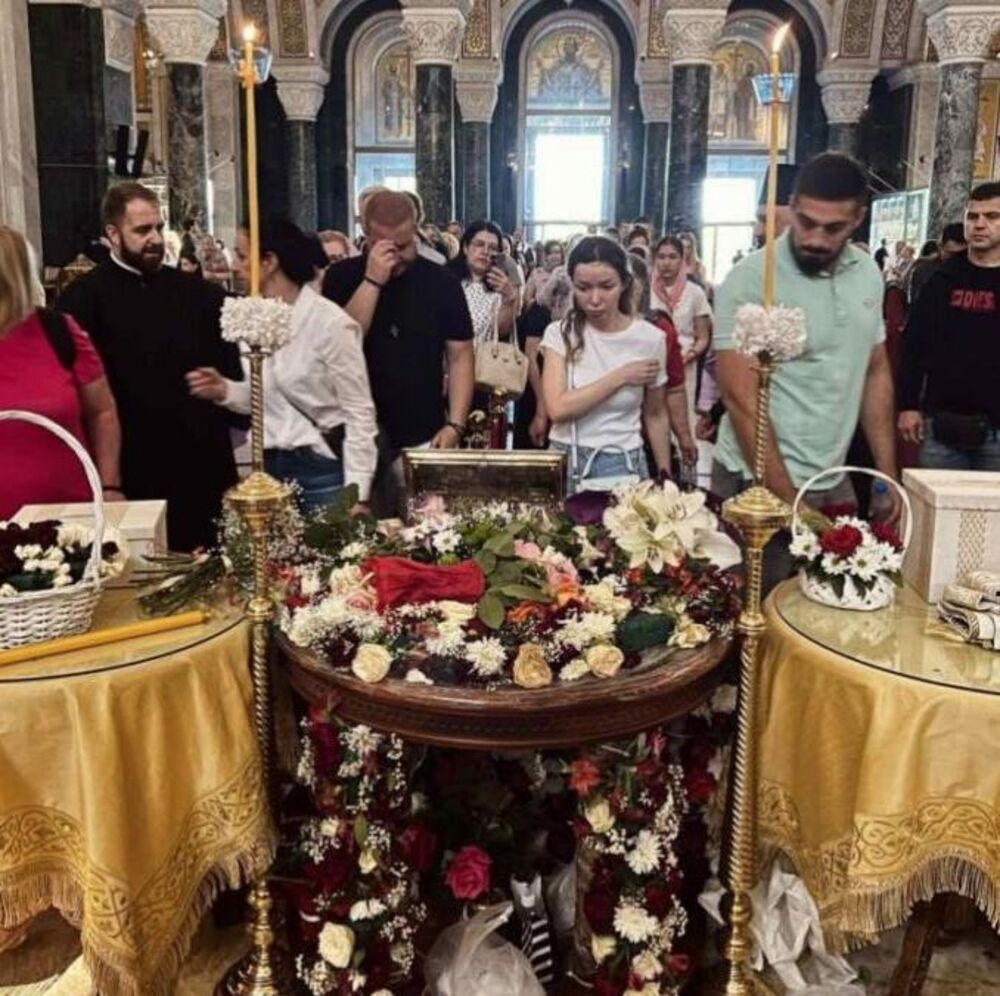 Evo gde ide sav novac! Vernici ostavili velike priloge tokom poklonjenja pojasu Presvete Bogorodice