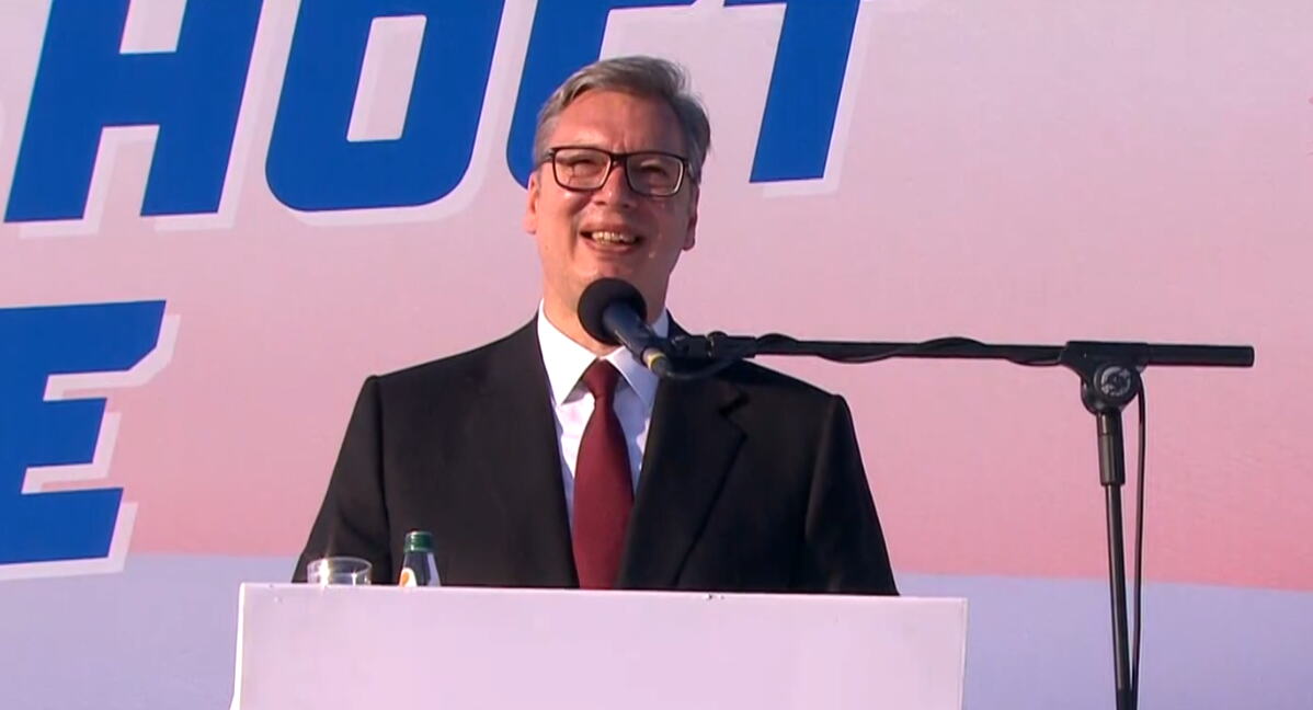 UŽIVO VUČIĆEVO OBRAĆANJE NA SKUPU U BEOGRADU Sačuvali smo mir, slobodu, nezavisnost naše zemlje! Dokazali smo da mali narod najmoćnijima može da nanese poraz