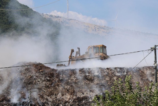 Vlada Federacije hitno reagovala zbog požara na deponiji: Odobreno 300.000 KM