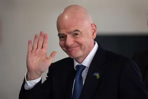 Infantino já tem apoio de mais de 200 federações para reeleição na Fifa, diz jornal