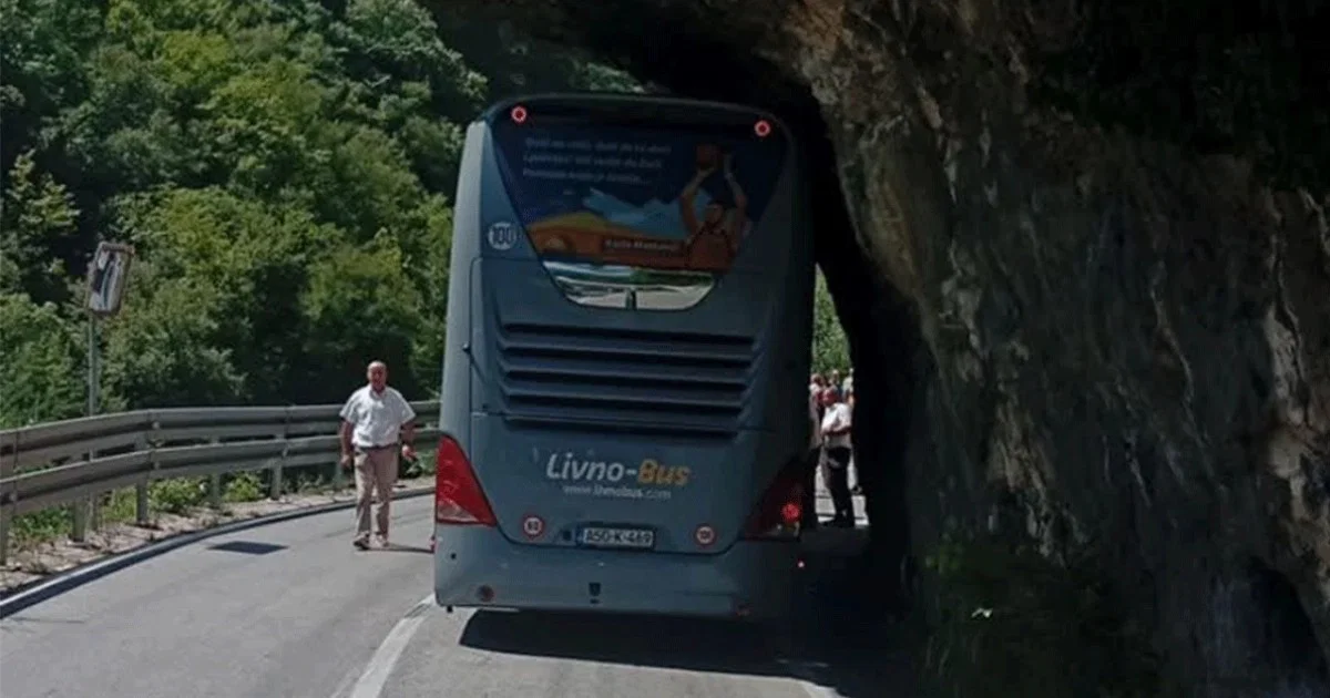 Nesvakidašnja nesreća u BiH, autobus zapeo u kanjonu 