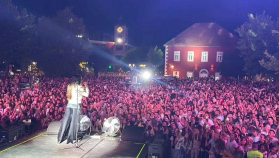 PONOVO U KOLAŠINU POSLE 37 GODINA: Cela Crna Gora pevala uglas sa Cecom Ražnatović (FOTO)