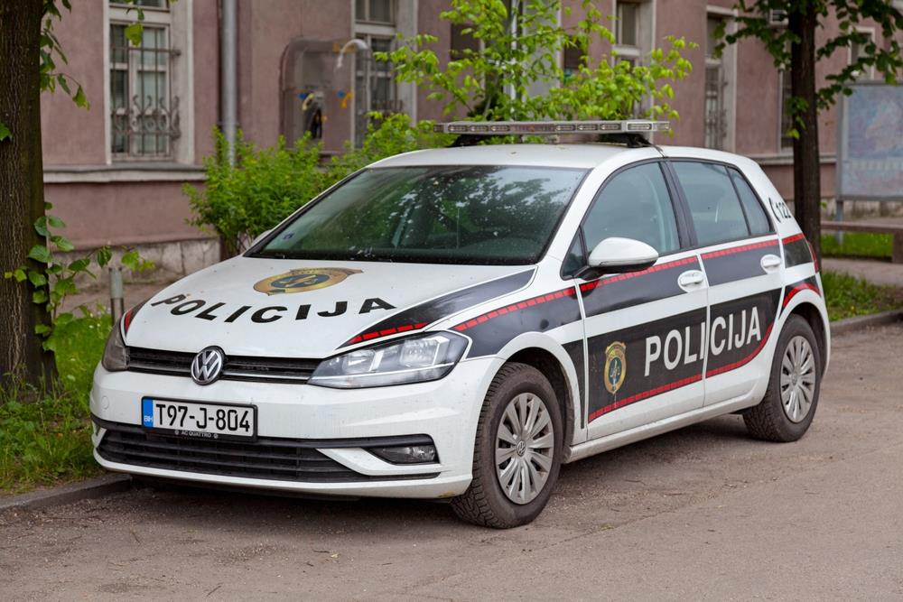 HAPŠENJE ZBOG DROGE NA ILIDŽI: Policija ga zaustavila, odmah mu stavili lisice