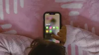 Reino Unido planeja toque de recolher noturno nas redes para adolescentes