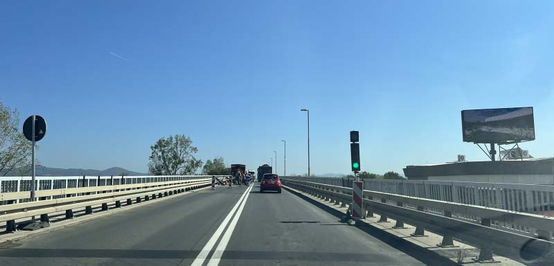 Kad se udruže nemarna vlast i bahati vozač, stradaju pešaci