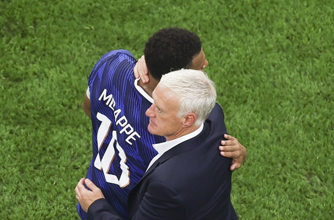 Spain's quiet stars end Deschamps' France era
