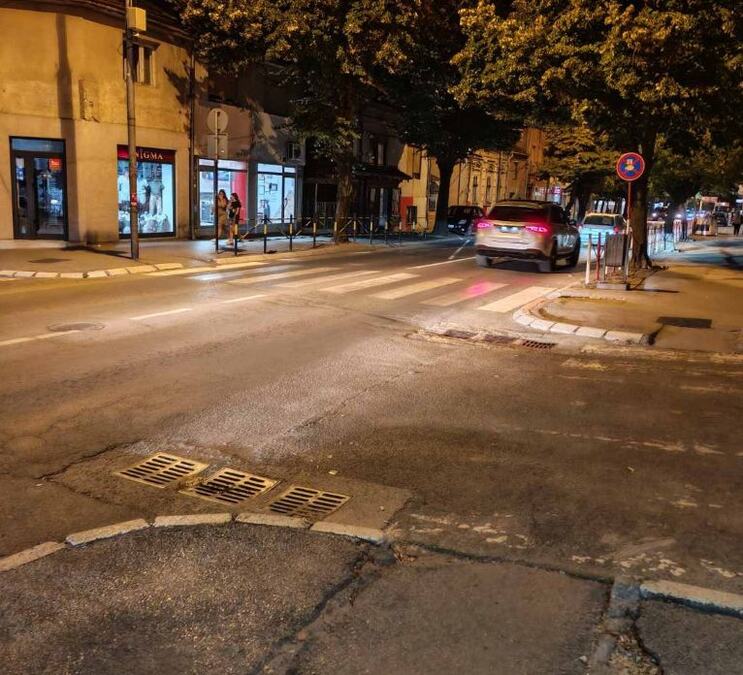 UHAPŠEN NASILNIK KOJI JE NOŽEM NAPAO DECU U PROKUPLJU: Vikao da je u njega ušao lik iz filma, hvatao maloletnika za vrat... 