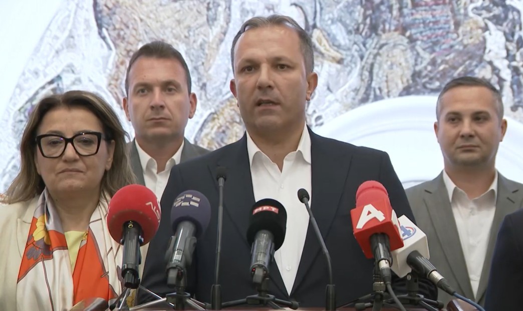 Mickoski reče deka Bitiќi e frustriran i mizogin lik, SDSM bara izvinuvanje