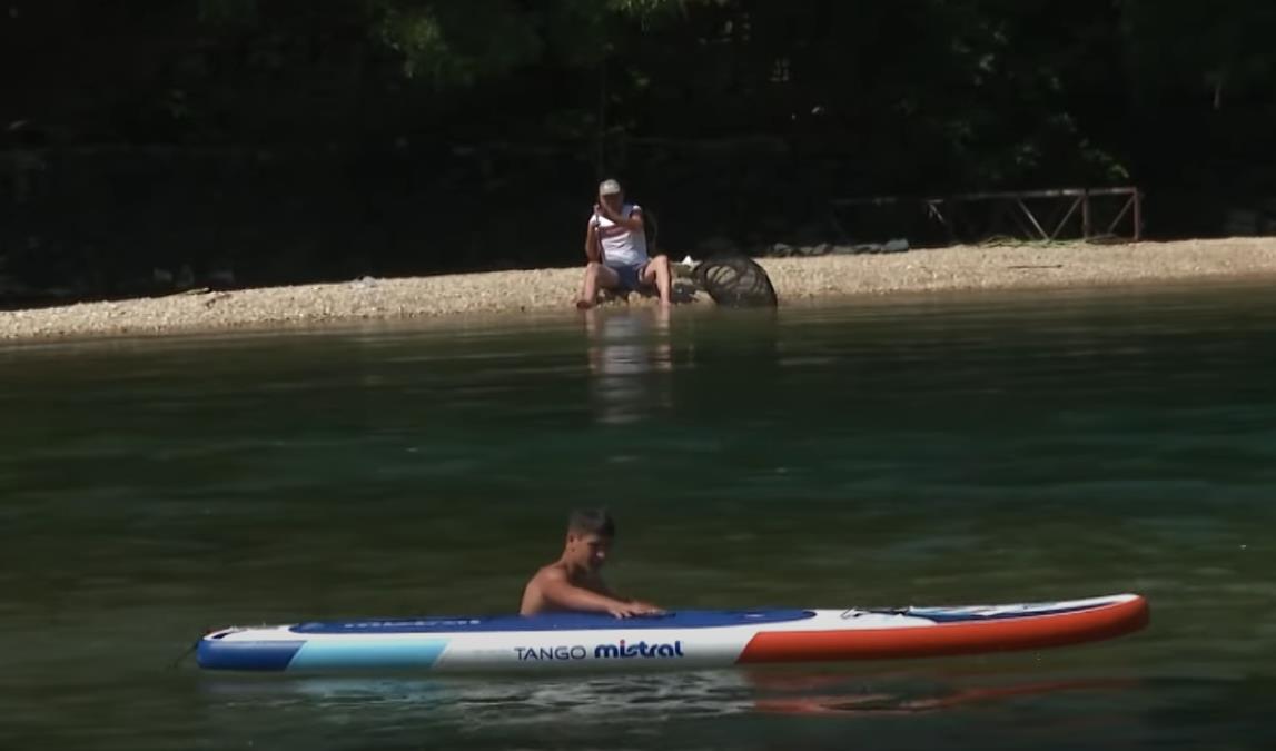 SNIMAK IZ CRNE GORE KOJI LEDI KRV: Šetali uz reku Zetu, kad su ugledali OVAJ PRIZOR odmah izvadili telefone da snime - MNOGIMA ĆE SE DIĆI KOSA NA GLAVI (VIDEO)
